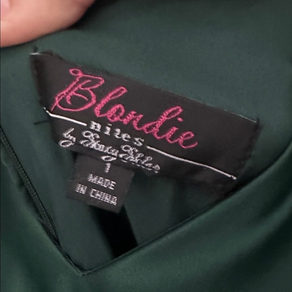 Blondie Nites Emerald Gown w/ Crystal Details size 1 NWT 
Aline Satin Never Worn - Picture 2 of 16
